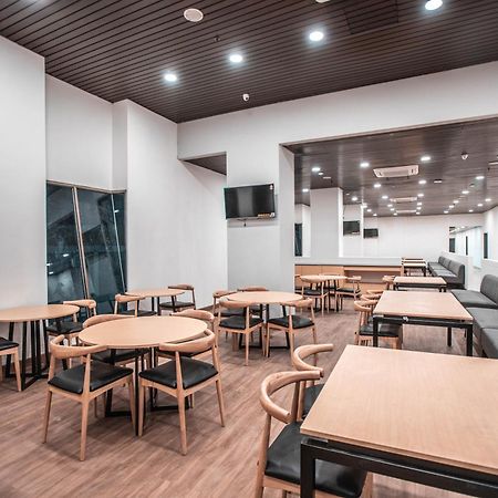 Super Oyo Townhouse 1 Hotel Salemba Jakarta Extérieur photo