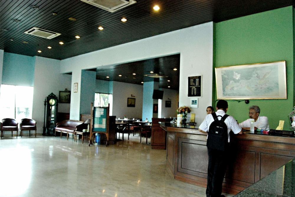 Super Oyo Townhouse 1 Hotel Salemba Jakarta Extérieur photo