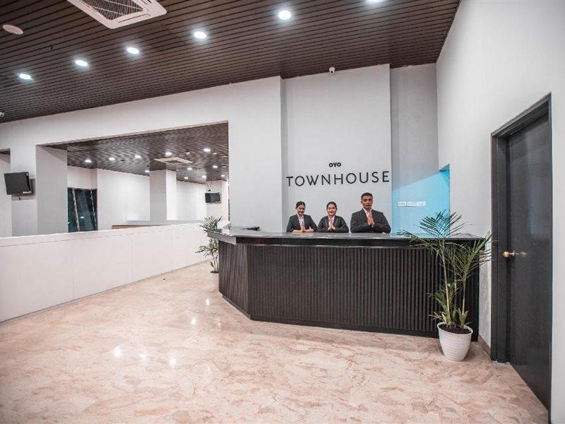 Super Oyo Townhouse 1 Hotel Salemba Jakarta Extérieur photo